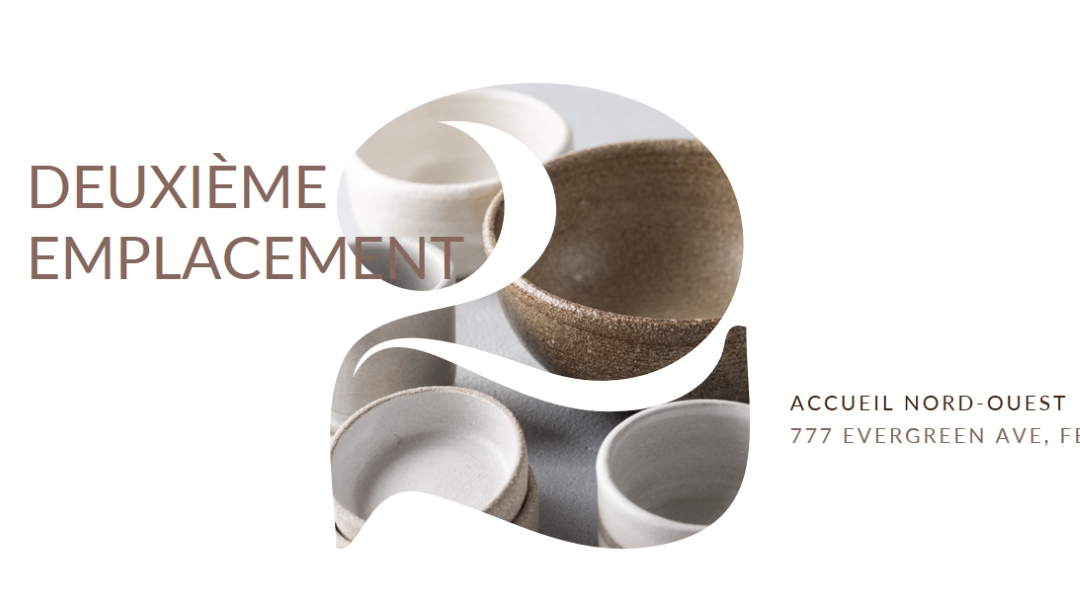 Le deuxième emplacement est ouvert white modern-simple