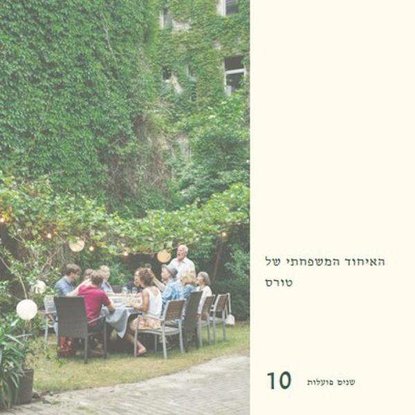 ארוחת ערב משפחתית green modern-simple